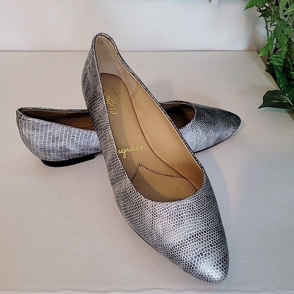 NWOT Trotters Estee Women Leather Ballet Flats Size 7.5W - Picture 1 of 8